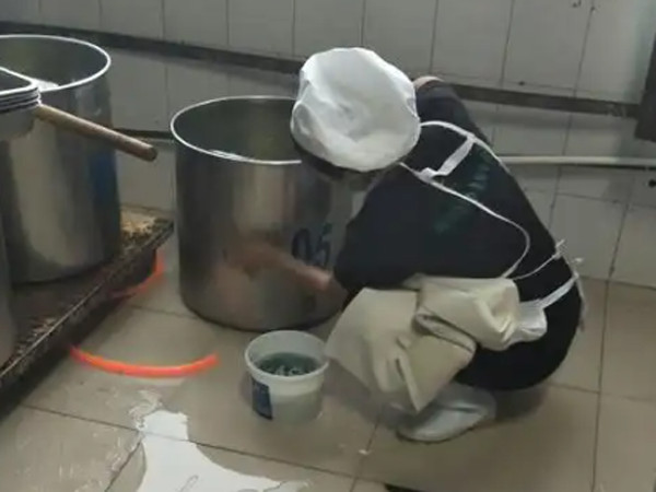 食堂勤雜工