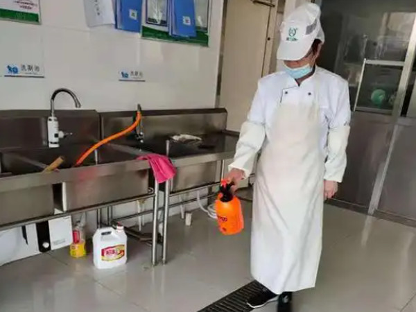  食堂勤雜工
